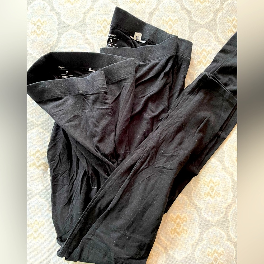 Pair of GAP black maternity leggings
